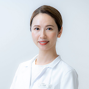 皮膚科医 佐藤都雅